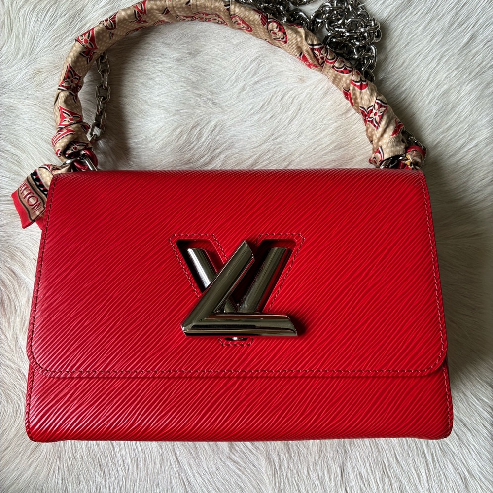 Twist MM Epi Coquelicot Handbag